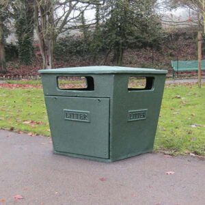 RLA/3 Large Capacity Closed Top Litter Bin in a park.