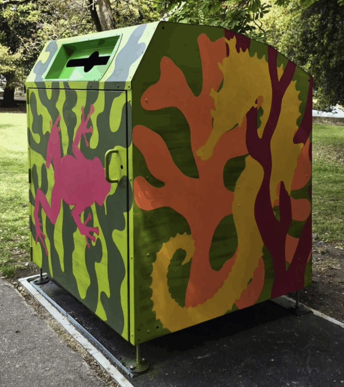 Frog painted mural by local artist on Wybone apollo 1280l. In a park in Thanet